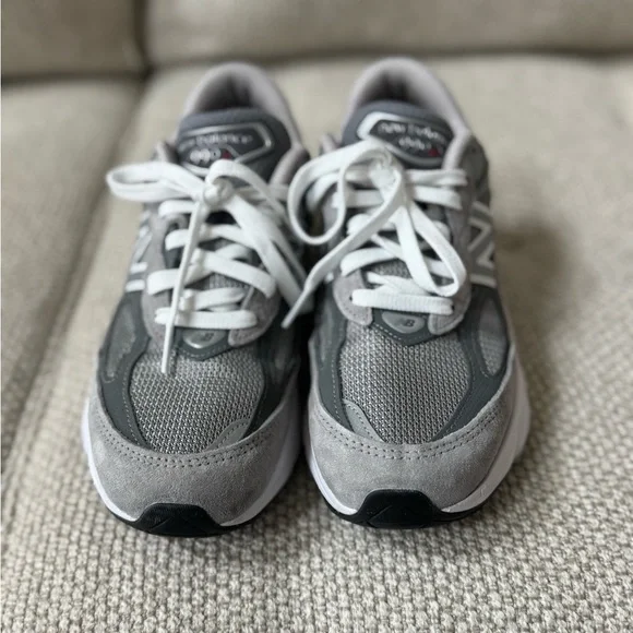New Balance Gray and White Running Shoes 990 v6 - Picture 3 of 7